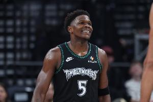 漸入佳境！森林狼斷球反擊 愛德華茲接迪文岑佐拋傳完成空接暴扣