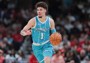 美記報(bào)道自己對(duì)球隊(duì)不滿愿意離隊(duì)！三球更推回應(yīng)：??