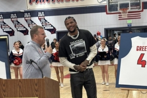 杰倫·格林高中球衣退役 太陽(yáng)主教練和多位新隊(duì)友到場(chǎng)支持