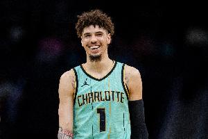 誰(shuí)有意？三球曾和黃蜂達(dá)成5年最高2.6億合同 未來(lái)3年仍剩超1.3億