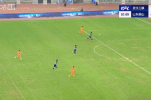 打花了！克雷桑第86分鐘推射再下一城，本場1射2傳，泰山5-1領(lǐng)先