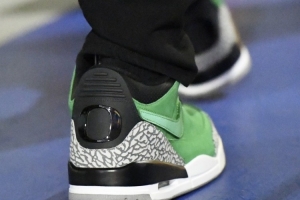 球鞋自由市場(chǎng)大魚(yú)！庫(kù)里上腳經(jīng)典俄勒岡配色Air Jordan 3 PE球鞋