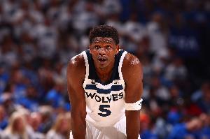 功虧一簣！華子全場(chǎng)怒轟41+5+4+4斷&第三節(jié)19分 關(guān)鍵兩罰全丟