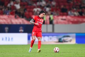 冠軍圣體??36歲老將張琳芃獲第11座中超冠軍！生涯20冠！