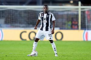 卡盧盧：DV9被拉扯應(yīng)該判點(diǎn)球，他受到噓聲影響這是人之常情