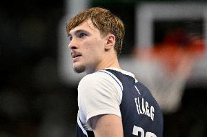 手感一般！弗拉格15中4拿到12分7板1助1斷1帽