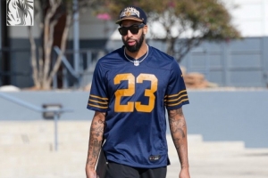 復(fù)出在即？濃眉隨隊(duì)出征客場(chǎng) 未來(lái)4連客&第二場(chǎng)將重回洛杉磯