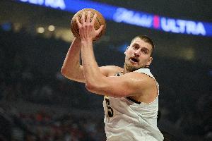 雖遲但到！約基奇收下防守籃板 已砍14分10板12助再拿三雙