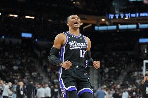 很關(guān)鍵！威少完成搶斷 助攻基根·穆雷空位三分命中