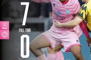 真退錢了！球迷遠(yuǎn)征900公里目睹球隊0-7慘敗，球員自掏腰包補償