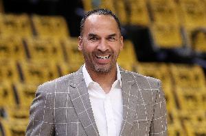 3內(nèi)線僅上25場(chǎng)+歐文傷缺+1報(bào)銷！哈里森曾言：未來健康狀況很樂觀