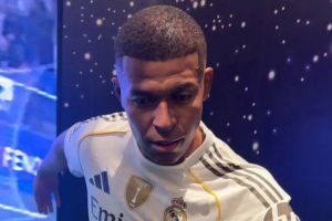 馬卡：迪拜的“皇馬世界”主題公園迎姆巴佩蠟像，已成熱門打卡點