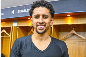 馬爾基尼奧斯達(dá)成巴黎500次出場里程碑，賽后獲頒球隊紀(jì)念獎?wù)? >
                                        </div>
                                    </div>
                                    <div   id=