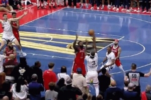 加時了！灰熊最后一攻剩0.9秒 波普邊線發(fā)球被錫安跳起破壞