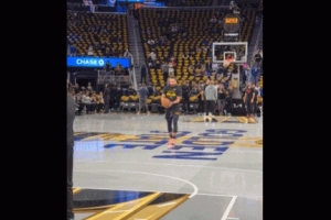 老粉已經(jīng)開始流汗！庫里賽前熱身小試牛刀 logo三分兩連中