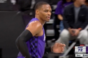 強行拔了！威少急停僵尸跳投打板殺下兩分