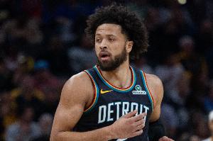 主裁判談給關(guān)鍵時(shí)刻CC三罰：他處于投籃動(dòng)作中 回放只是看時(shí)間