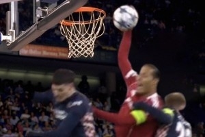 今日趣圖：十佳球首位，且看世一衛(wèi)力劈華山！不愧效力過凱爾特人