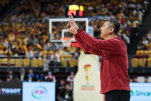 馬?。涸诩议T(mén)口輸給韓國(guó) 我們的籃球距離現(xiàn)代籃球確實(shí)有點(diǎn)大