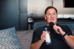 庫(kù)班：2006年小牛本該贏總決賽的 我們不是被韋德?lián)魯《潜徊门? >
                                        </div>
                                    </div>
                                    <div   id=