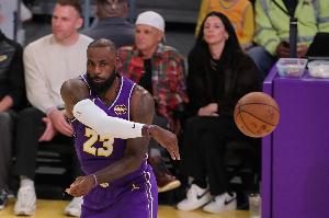 老詹復(fù)出后深度無球化轉(zhuǎn)型效果遠(yuǎn)超想象 常青樹被低估的適應(yīng)能力