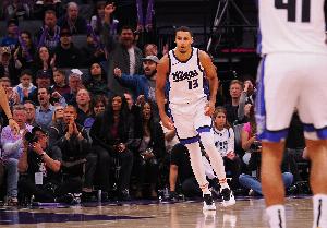 外線不準(zhǔn)！基根·穆雷上半場(chǎng)11中5&三分4中0 拿到14分6籃板3搶斷