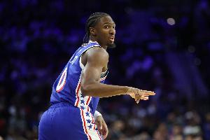 要花了？馬克西追身命中加長三分球 分差達到20+