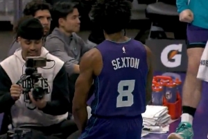 前赴后繼！克尼佩爾上籃不中&迪亞巴特補籃不中 塞克斯頓再補2+1