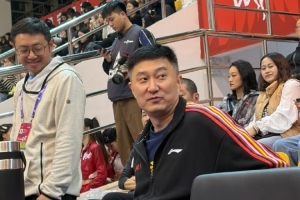 同城球隊！廣東男籃主帥杜鋒現(xiàn)場觀戰(zhàn)廣東女籃新賽季揭幕戰(zhàn)