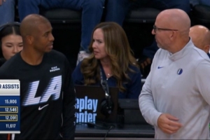 兩大傳奇控衛(wèi)！保羅基德場邊聊天 轉(zhuǎn)播方曬統(tǒng)計：助攻榜第二第三