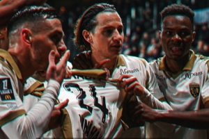 法甲-托萬雙響！朗斯2-1昂熱，自2004年以來首次登頂法甲積分榜