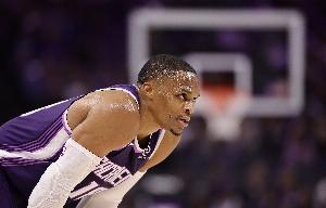 組織可以！威少半場(chǎng)3中0沒(méi)得分 但有6助攻4籃板2搶斷