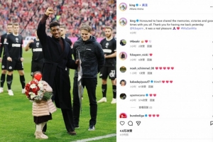 已是名宿！29歲科曼社媒曬照紀(jì)念致敬儀式：感謝拜仁邀請(qǐng)我回來(lái)