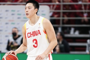 媒體人：胡明軒是正值當打之年的全明星后衛(wèi) 怎么會低迷成這樣？