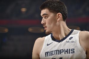 欺負(fù)人！埃迪內(nèi)線強(qiáng)攻雷諾打2+0 隨后站帽其超遠(yuǎn)三分