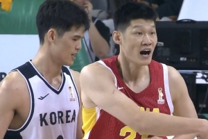 雪上加霜！胡金秋被吹進(jìn)攻犯規(guī) 個(gè)人已累計(jì)3犯在身