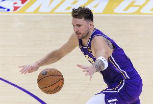 東契奇9次失誤平生涯最高紀(jì)錄 9次活球失誤也是本季任意球員最高