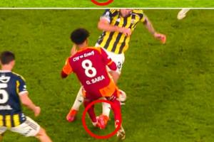 凱塞多同款？??什克魯莽防守直接踩腳，裁判就在旁邊但沒做判罰