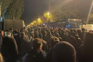 隊報：遭遇6連敗，尼斯球員及體育總監(jiān)在訓練基地遭極端球迷圍堵