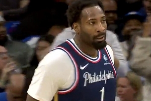 一順百順！德拉蒙德底角接球調(diào)整后再出手三分空心命中！