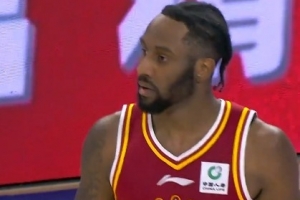 主攻手！諾威爾26中12砍全場最高30分外加5板3斷 正負(fù)值+4