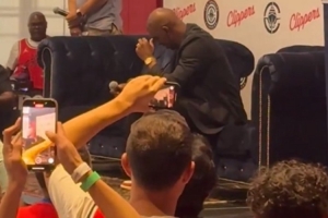 太傷人了！今夏回歸快船見面會 球迷高呼CP3時(shí) 保羅曾哽咽落淚