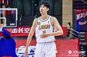 彈無(wú)虛發(fā)！趙嘉仁6中5拿到14分4板2斷 三分4投全中！