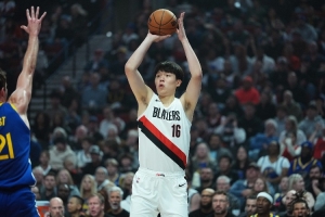 美記：楊瀚森身上背負(fù)的期望遠(yuǎn)超過普通的NBA新秀 過渡期是很難的