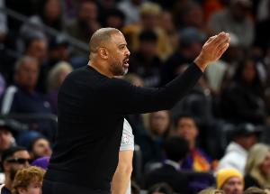 阿門：烏度卡中場休息時發(fā)火了 他當時確實挺生氣的