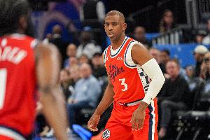 Shams：保羅仍覺得自己可以為快船效力并做出貢獻(xiàn) 球隊(duì)不這么想