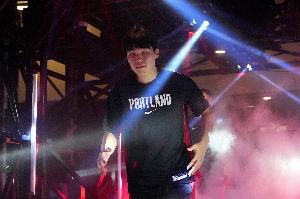 步履不停！楊瀚森今日客戰(zhàn)后旋即趕回波特蘭 明日將代表混音出戰(zhàn)