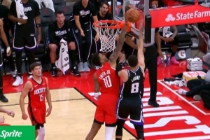 烏度卡怒氣沖沖！小賈巴里大帽拉文被吹犯規(guī) 火箭挑戰(zhàn)成功是好帽