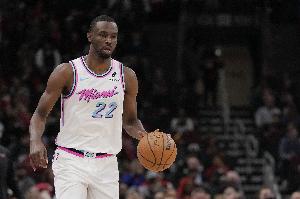 今天有點(diǎn)鐵！維金斯半場6中1&三分1中0僅得2分 另有3板4助1斷