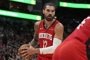 在場(chǎng)就安心！亞當(dāng)斯替補(bǔ)18分鐘 高效拿到11分5前場(chǎng)板2帽